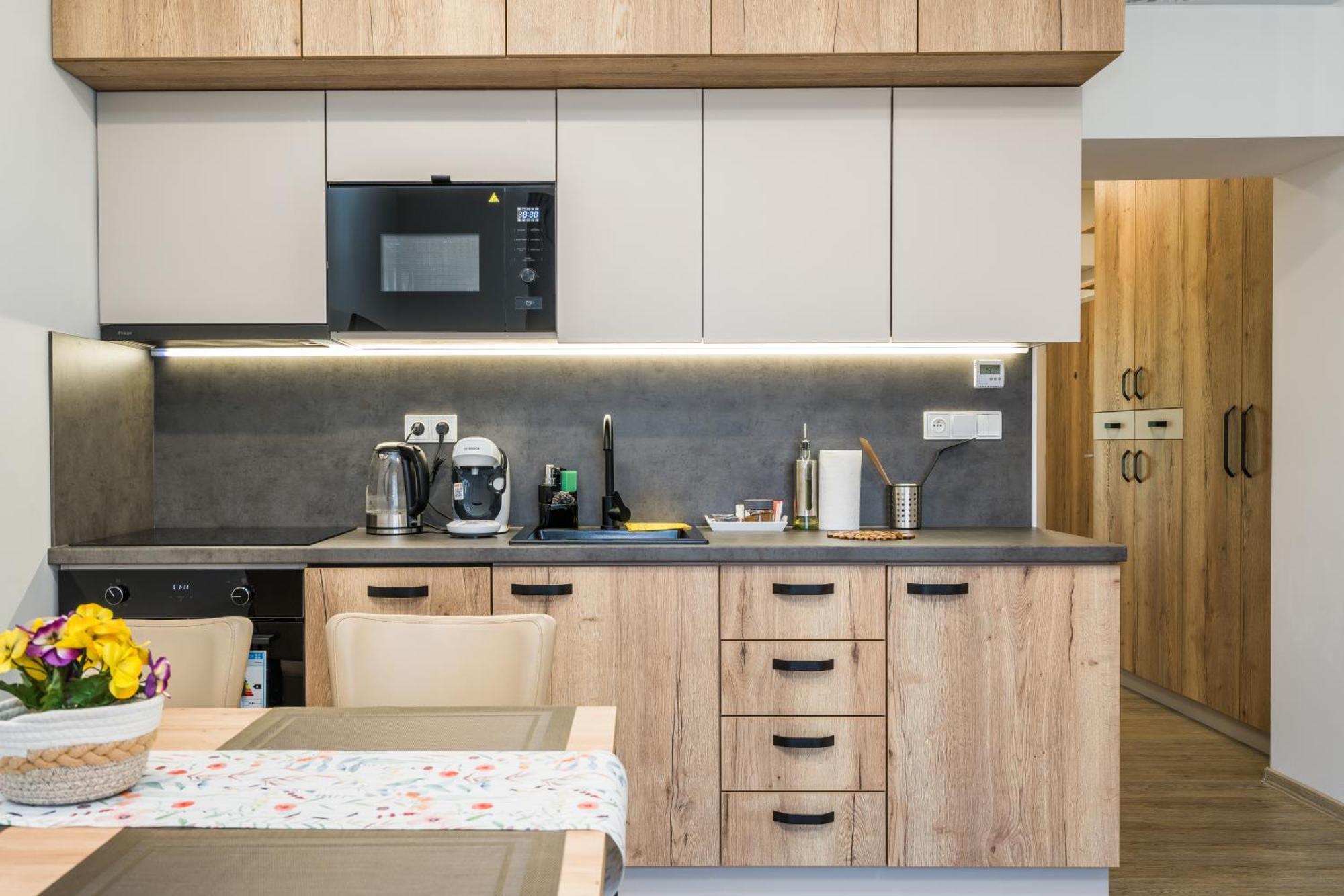 Perla Hradce 101 Apartment ฮราเดตสคราโลเว ภายนอก รูปภาพ