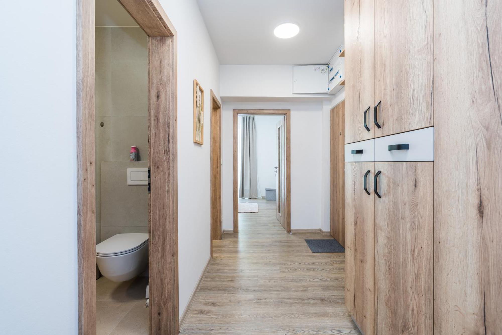 Perla Hradce 101 Apartment ฮราเดตสคราโลเว ภายนอก รูปภาพ