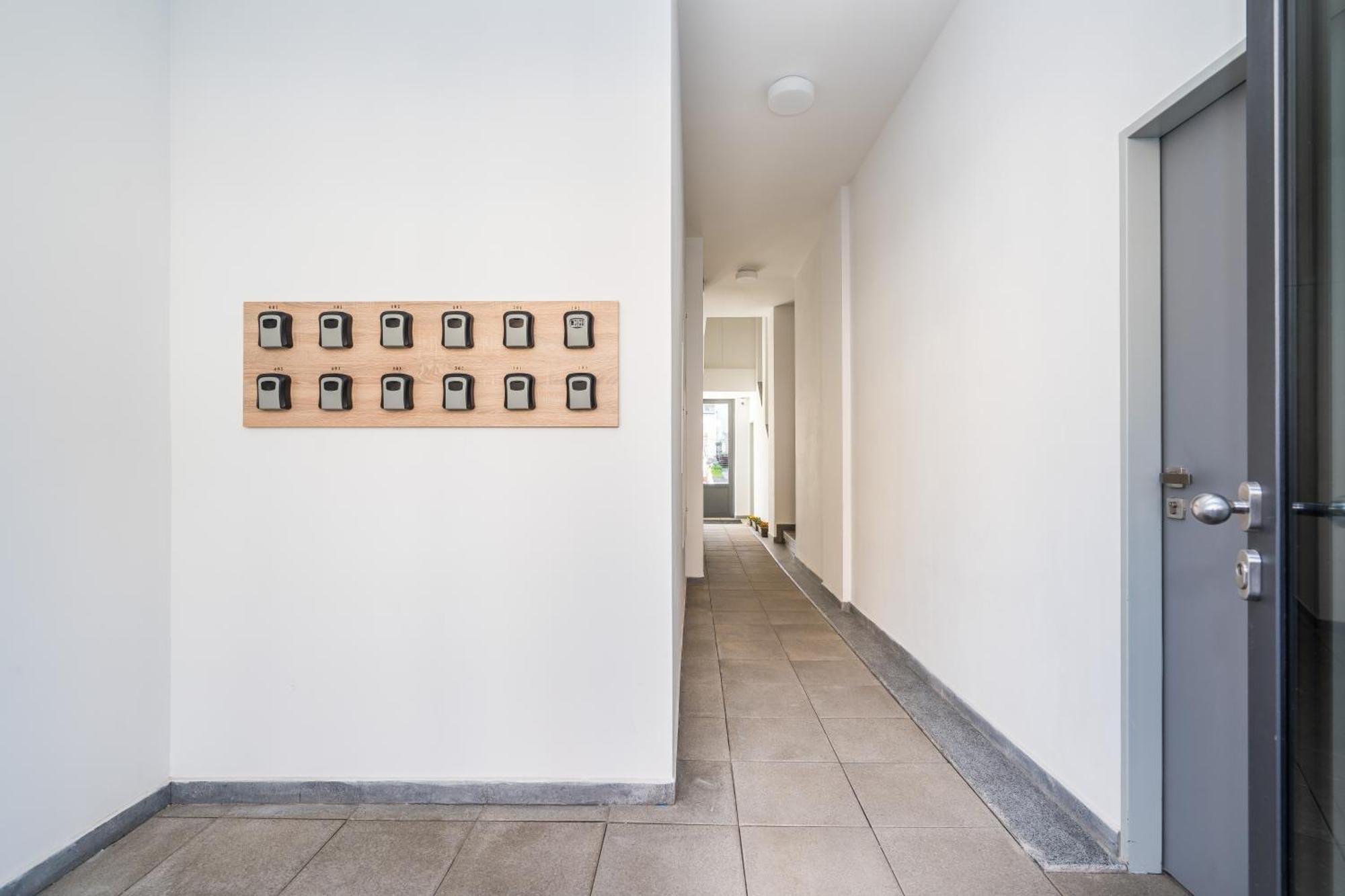 Perla Hradce 101 Apartment ฮราเดตสคราโลเว ภายนอก รูปภาพ