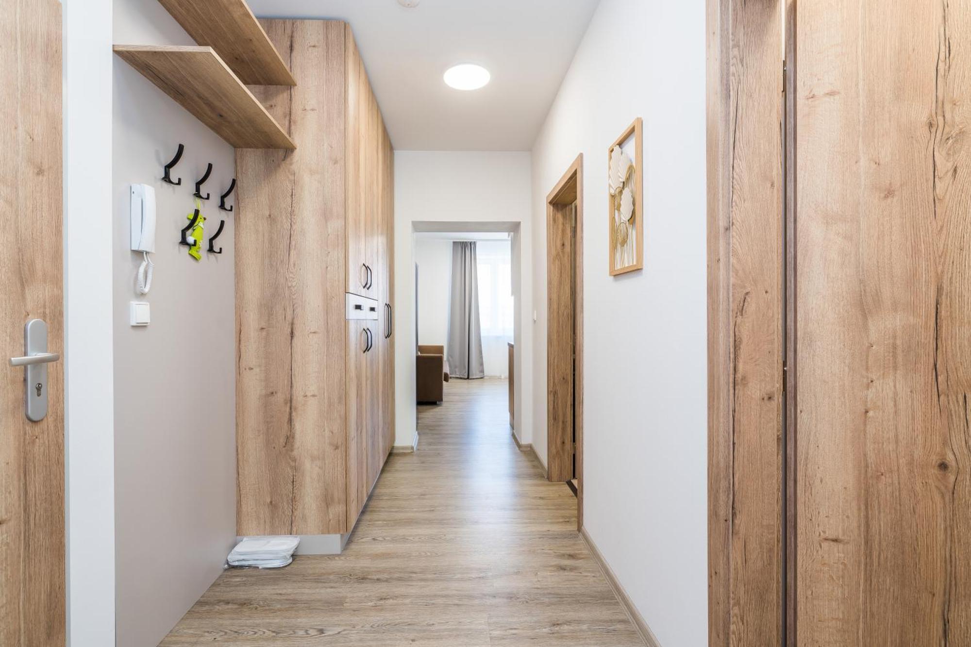 Perla Hradce 101 Apartment ฮราเดตสคราโลเว ภายนอก รูปภาพ